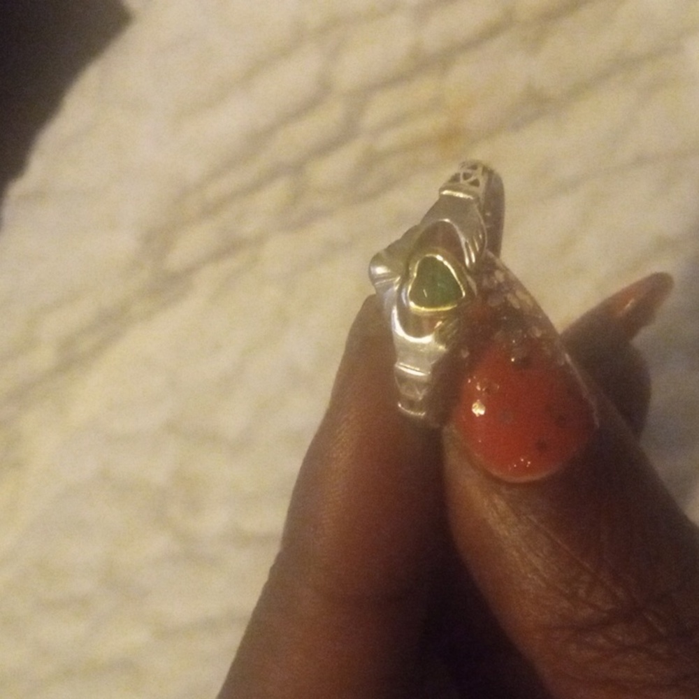Green heart ring